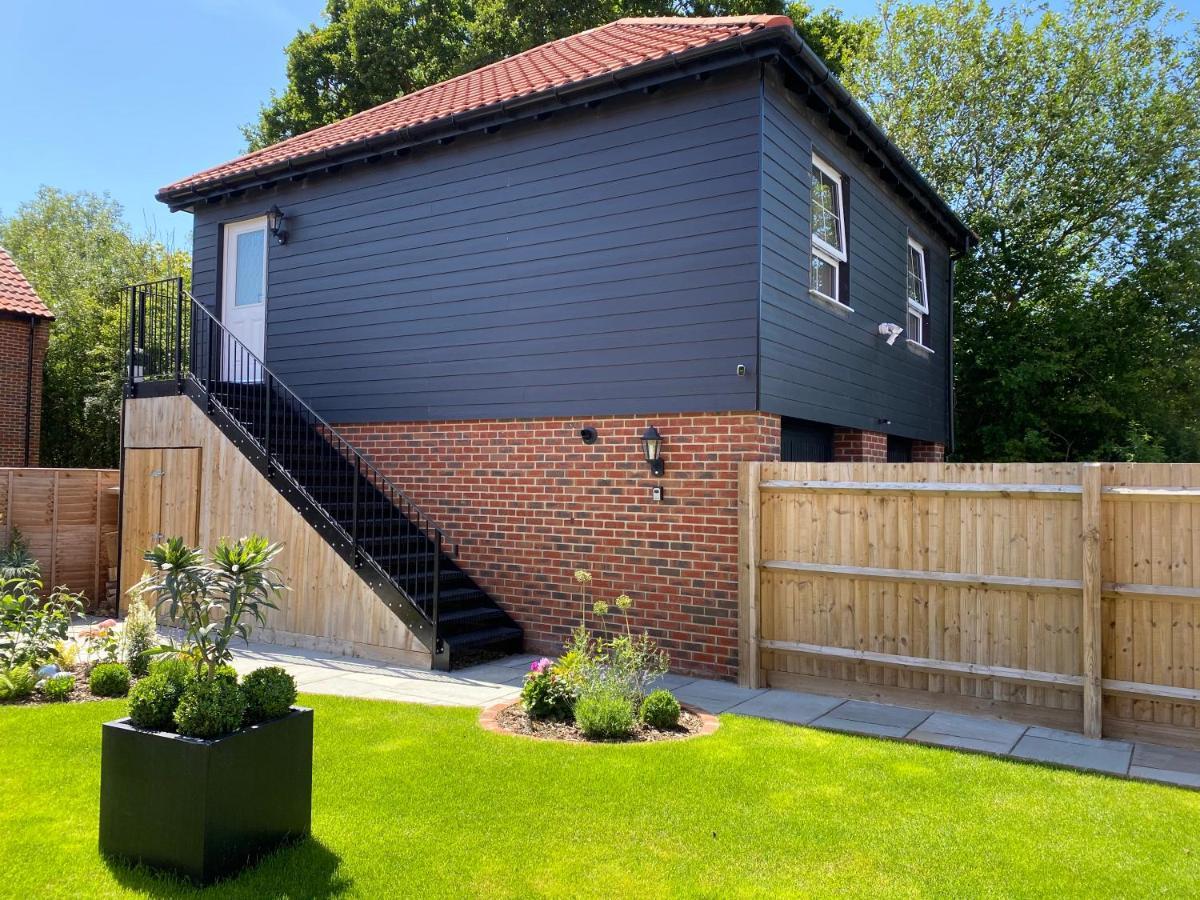 Апартаменты Stansted Coach House Элзенхем Экстерьер фото